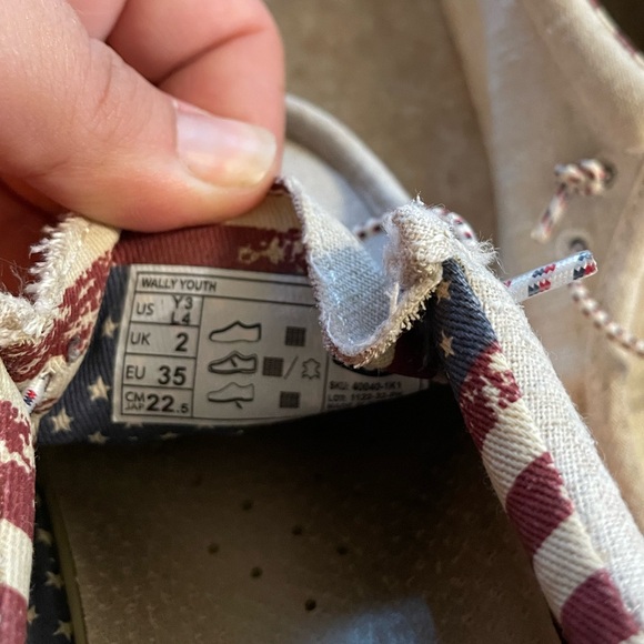 Size 3-4 Hey Dudes - Picture 4 of 5